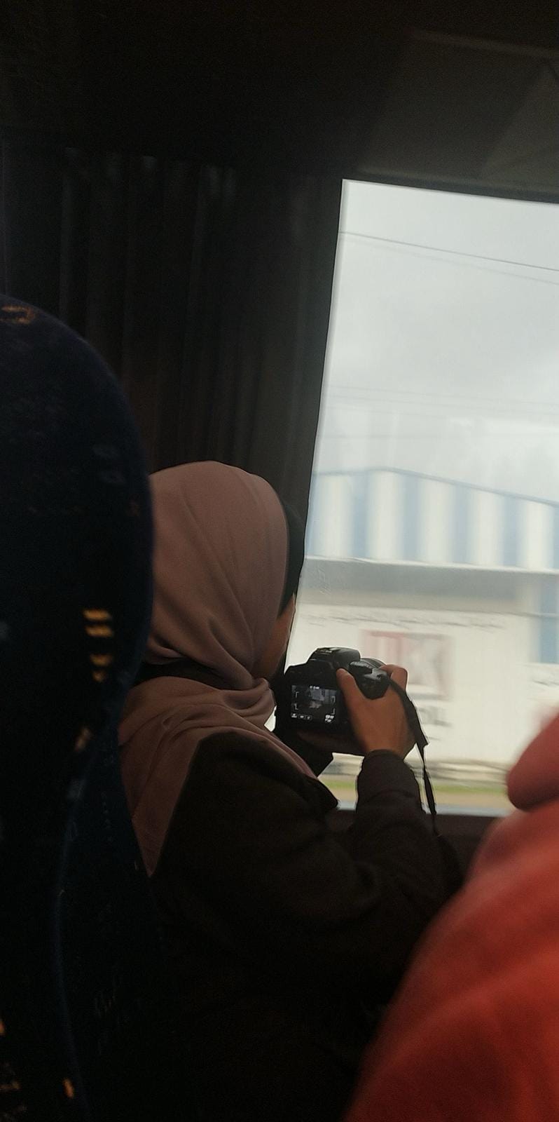 فاطِم التي يحبها الكثيرون، من غنت بصوت أسمهان، وكتبت ما تصوره وصورت ما كتبته.